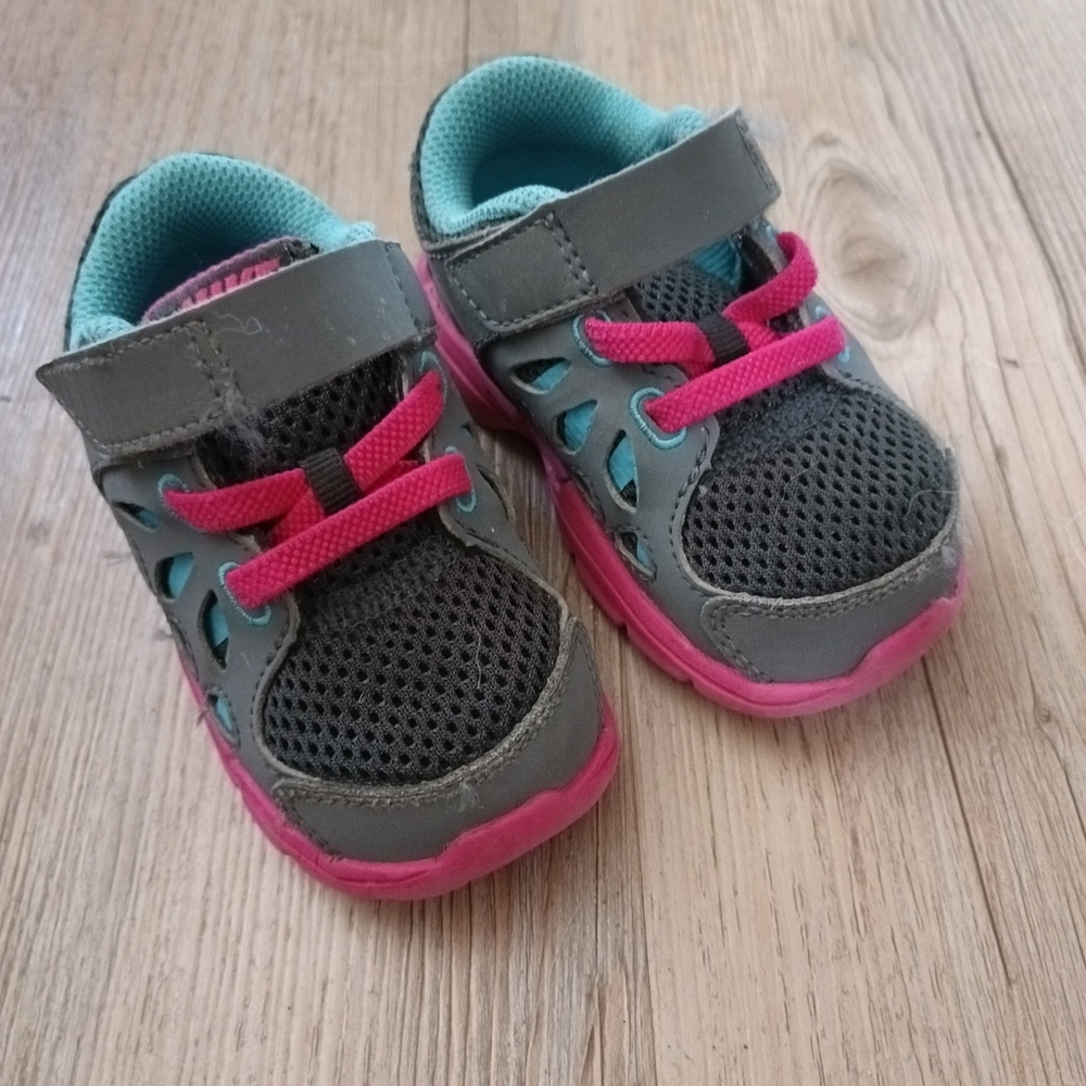 Nike Toddler Girls size 5 Shoes